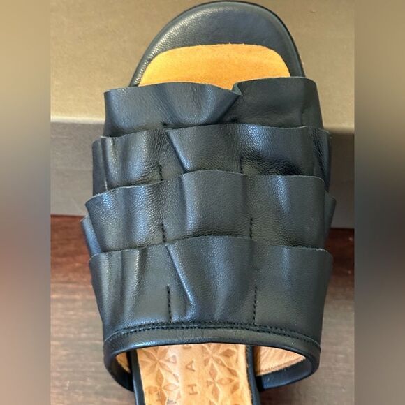 Chie Mihara volante tiered ruffle leather slip-on sandal size EU 36 or US 6 - Picture 10 of 11